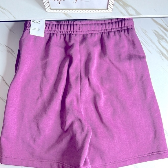 Nike Loose Fit High Rise Shorts Size Medium NWT - Picture 3 of 4
